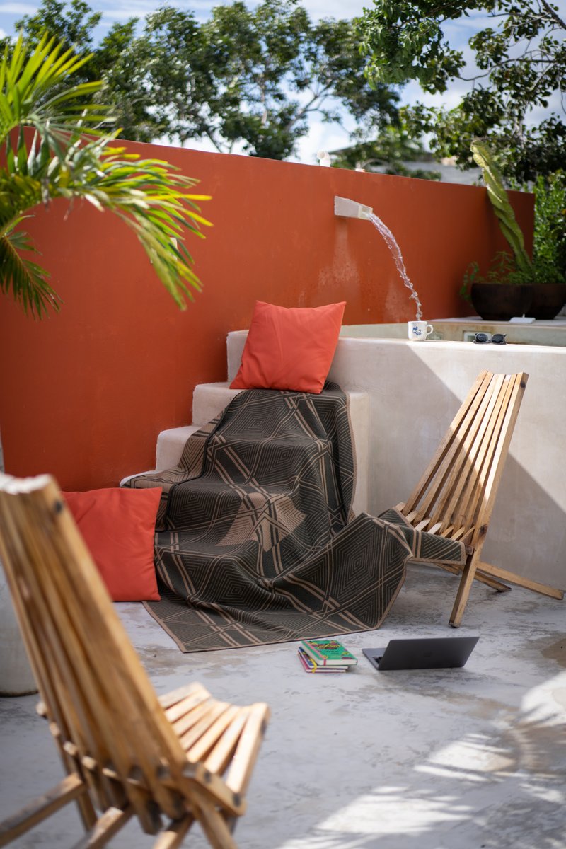 LaMaisonDLM's tweet photo. Certains plaids vous font sentir directement au soleil. Craquez pour nos couvertures irrésistibles en laine cachemire recyclée, l’accord parfait entre décoration et confort, entre luxe et écologie. 

https://t.co/ylAeGkjLjS

#PlaidEnLaine #CouvertureEnLaine #FabriquéEnFrance https://t.co/9otvlfEAuZ
