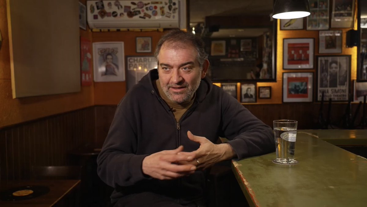 <a href="/JordiLanuza/">Jordi Lanuza</a> esvaeix la boira amb un nou disc íntim i captivador que confirma el seu talent inesgotable. No us perdeu el reportatge que estem preparant a <a href="/ConnecticatTV/">Connecticat</a> de <a href="/laxarxames/">La Xarxa+</a> per aquest diumenge, rodat a bar Vinil, el seu refugi durant molts anys #inspirador