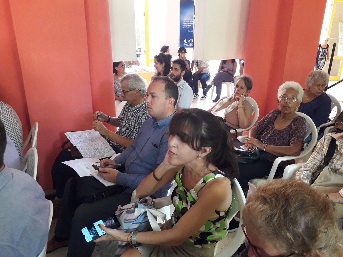 Participan los presidentes de las Filiales provinciales de la Unhic,  en el Encuentro de Historiadores,  como parte de la Feria Internacional del Libro de La Habana. 
#CubaViveEnSuHistoria
#FeriaInternacionalDelLibro
#Unhic