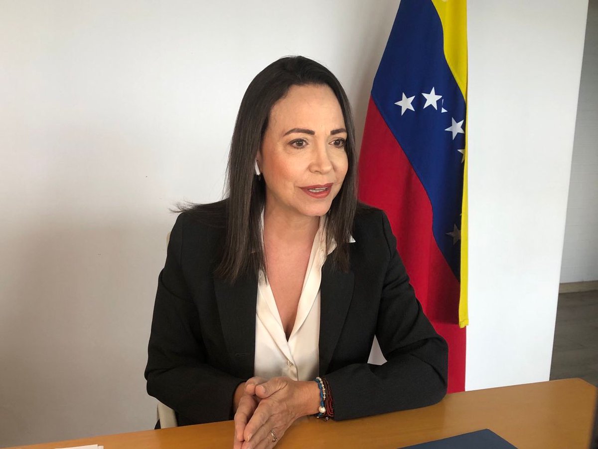 EVTVMiami's tweet image. #EsNoticia 🇻🇪 @MariaCorinaYA  a @DiarioTalCual: Estamos en la fase de desalojo del poder del régimen 

"Nicolás Maduro cerró una ventana de negociación que tenía y que, en mi opinión, era la mejor opción para todos, incluso para el propio régimen", dijo María Corina Machado