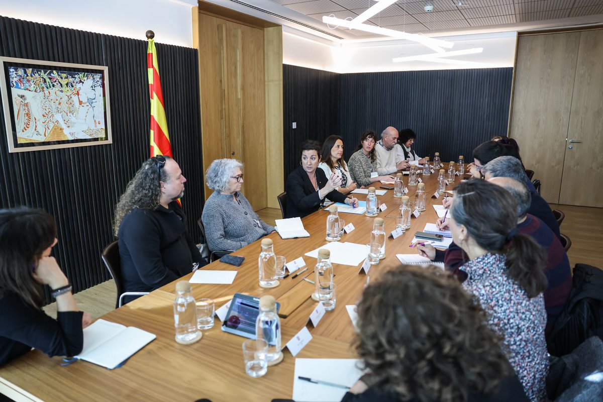 economiacat's tweet photo. 📸 La consellera @aliciarll i la consellera d'@educaciocat @eniubo s'han reunit amb el Marc Unitari de la Comunitat Educativa.
La plataforma #MUCE està integrada per entitats i organitzacions relacionades amb el sistema educatiu de Catalunya. https://t.co/yUZlUU3R79