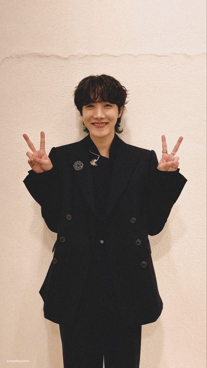 kimjeonayesha's tweet photo. Happiest birthday to Hobi Hoseok and the sunshine of army 💜 can't believe it's going to be 31st birthday ❤️ of this cutie.
Hobi is the Sunshine in human form. 

#HappyBirthdayJhope 
#HappyHobiDay
#제이홉 #jhope #호석생일ㅊㅋ #아기다람쥐사랑스럽죠 #희망이세상에내려온날 https://t.co/5GRfkq2dSX