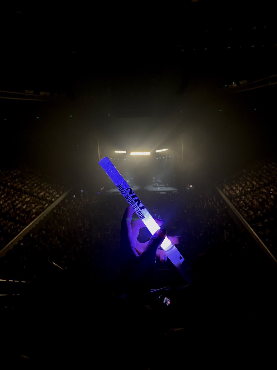 vvviene's tweet photo. aaaaaaaa (late post) #NIKIBuzzTourMNL #NIKIWorldTourPH https://t.co/l8Io9lU1ua