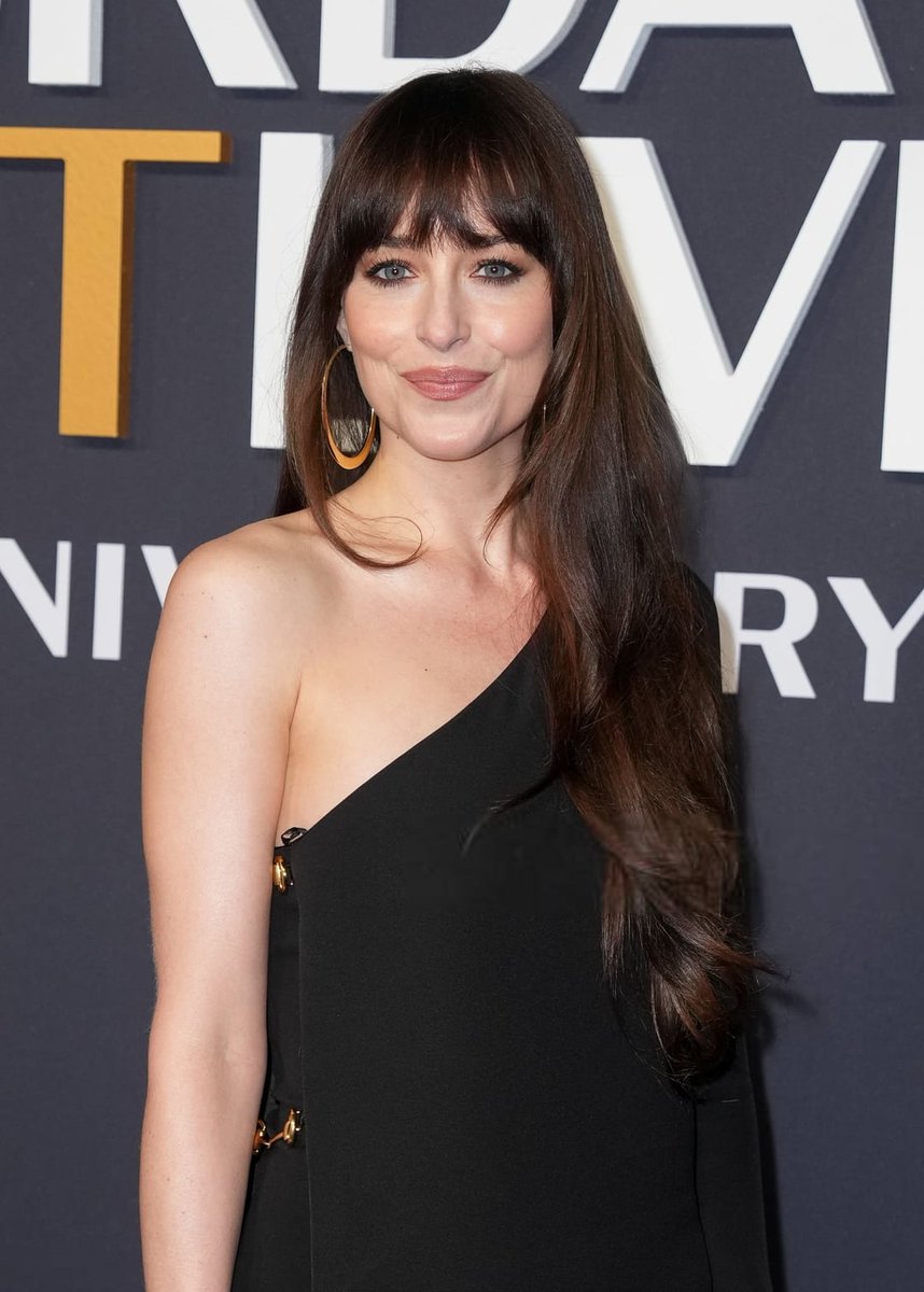 inbella's tweet photo. #Dakota #Johnson | #Snl50: The #Anniversary #Special #16th #February 2025
https://t.co/VHQqB5xA4A
#Celeb #CelebEvents #Celebrities #Celebrity #Celebs #Events #SplitLeg https://t.co/cK5AsBj1QX