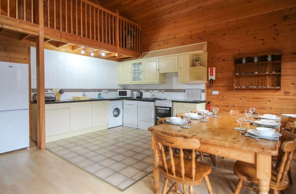 TheHolidayCots's tweet image. Coombe Mill is a beautiful 23-acre private estate set between Bodmin Moor and the beach in St Breward, Cornwall.

🛏️ Sleeps 1-8
theholidaycottages.co.uk/cornwall/5979

#CoombeMill #Cornwall #ChildFriendly #FarmFun #BodminMoor #BeachLife #TractorRides #AnimalFeeding #GymTime #BikeRides
