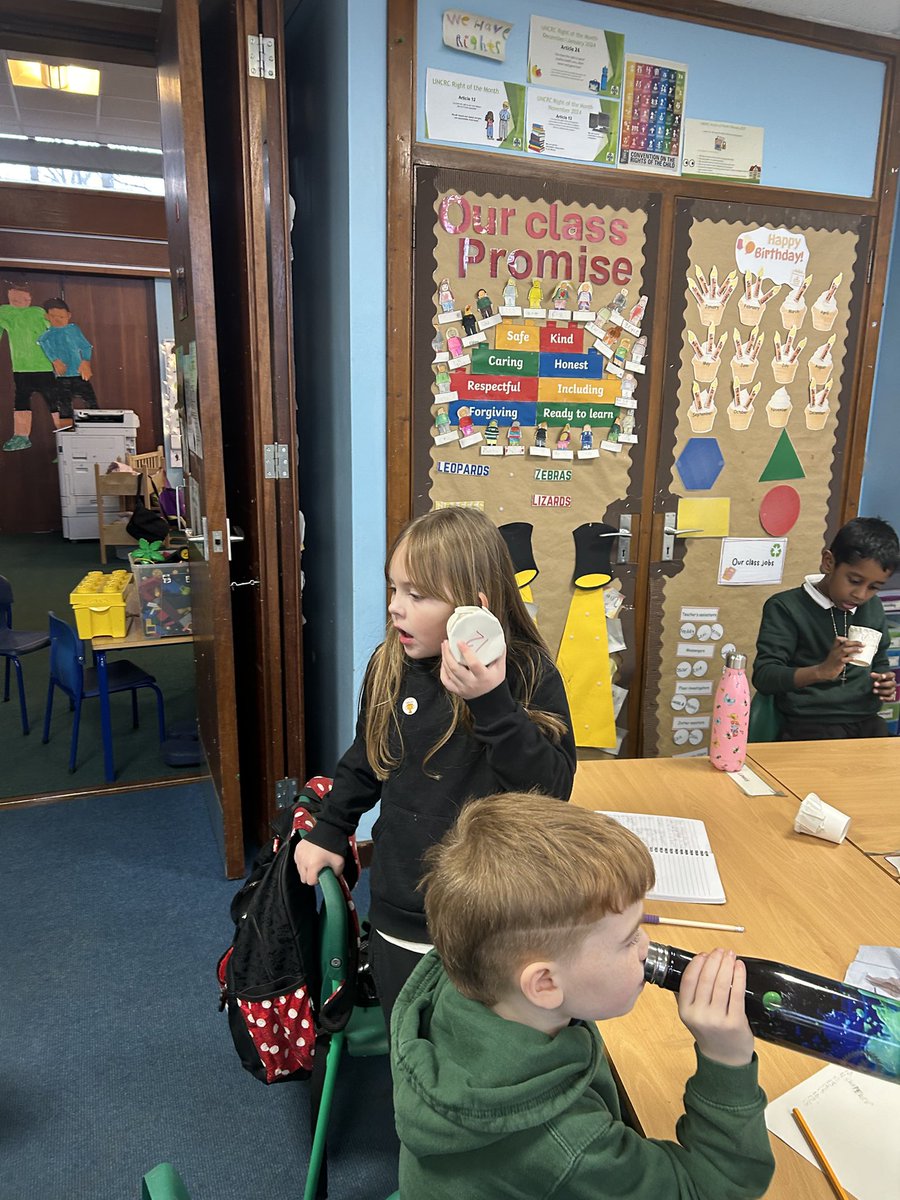 Primary 3 had great fun participating in their sound experiment last week. Everyone enjoyed using their super hearing to guess what was in the mystery cups. 👂❓