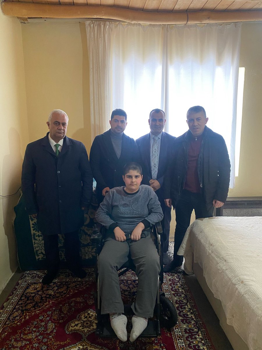 Şeref Samed HAKSEVER (@serefhaksever) on Twitter photo ETSO Yönetim Kurulu olarak yürümeyi hayâl eden evlatlarımızın taleplerine kayıtsız kalamadık ve bugün 2 adet elektrikli sandalyeyi, yaptığımız ev ziyaretlerinde sahipleri ile buluşturduk. Yüzlerindeki tebessüm tarifsizdi… <a href="/Muratizgi65/">Murat İZGİ</a> ETSO Yönetim Kurulu olarak yürümeyi hayâl eden evlatlarımızın taleplerine kayıtsız kalamadık ve bugün 2 adet elektrikli sandalyeyi, yaptığımız ev ziyaretlerinde sahipleri ile buluşturduk. Yüzlerindeki tebessüm tarifsizdi… <a href="/Muratizgi65/">Murat İZGİ</a>