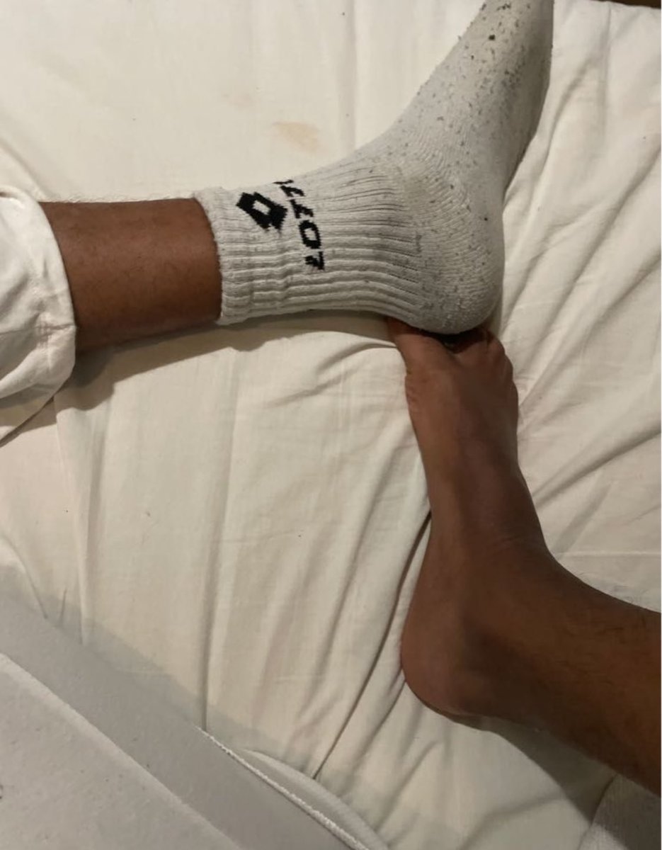 Barthy_d's tweet photo. Qui vient lecher son roi noir?
#feet #feet_lover #malefeet #suckthem #bigfeet #onlyfansfree #12us #46eu #cuddles #needyou #soles #feetseller #feet_pic #feetmen #feetfinder #feetfetiche https://t.co/sZiSGkpd9J