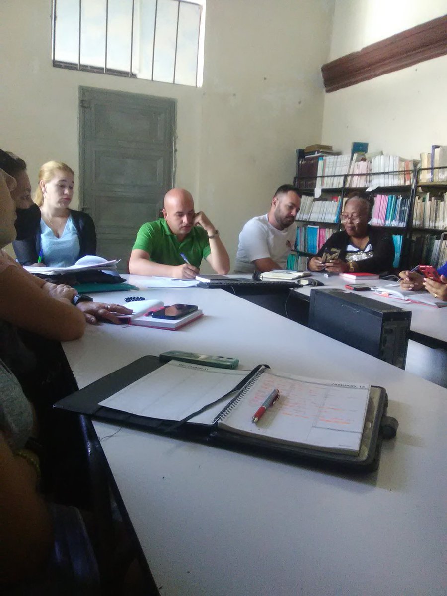 En puesto de dirección se precisan por el Director General las tareas importante a desarrollar para garantizar la calidad de los servicios que préstamos <a href="/dpevillaclara/">DGEP Villa Clara</a> <a href="/DGESagua/">Dirección General de Educación Sagua la Grande</a> <a href="/CubaMined/">MINED</a>