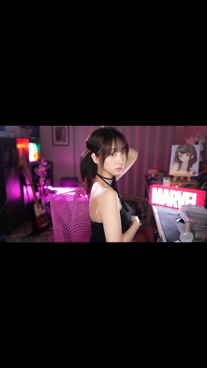cadiaspecial's tweet photo. この動画は、伊織もえちゃんの美しい背中の曲線とセクシーな肩を完璧に映し出しています。本当にまるで天女のように美しく、何度見ても見飽きません。生きているうちに見ることができて、本当に幸せです。
#きゅるん 
#伊織もえ https://t.co/23UojcHPYO