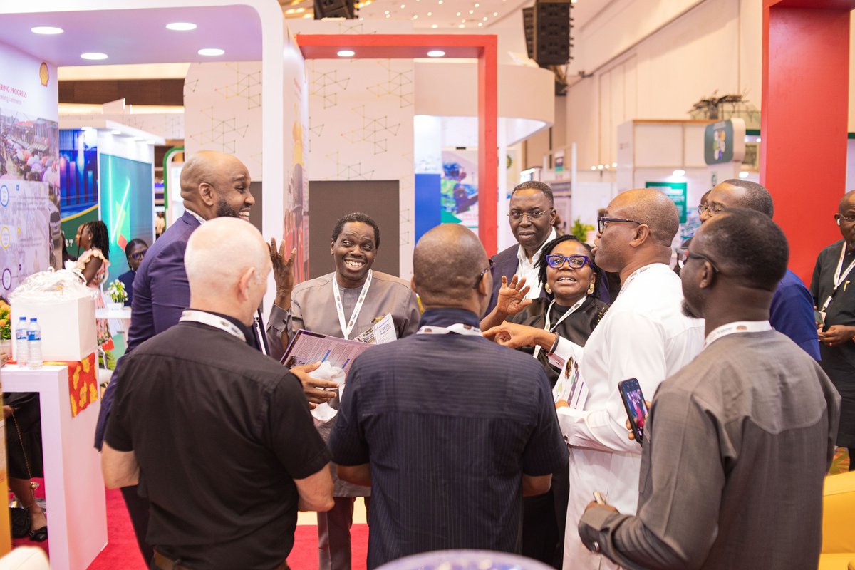 Shell_Nigeria's tweet image. All the people drawn to the Shell booth for different reasons including networking and sheer curiosity about who we are and how we bring value to society left with satisfaction after engaging with our warm and capable exhibition Team.👍

#SAIPEC2025
#ShellBooth
#ImpactingLives