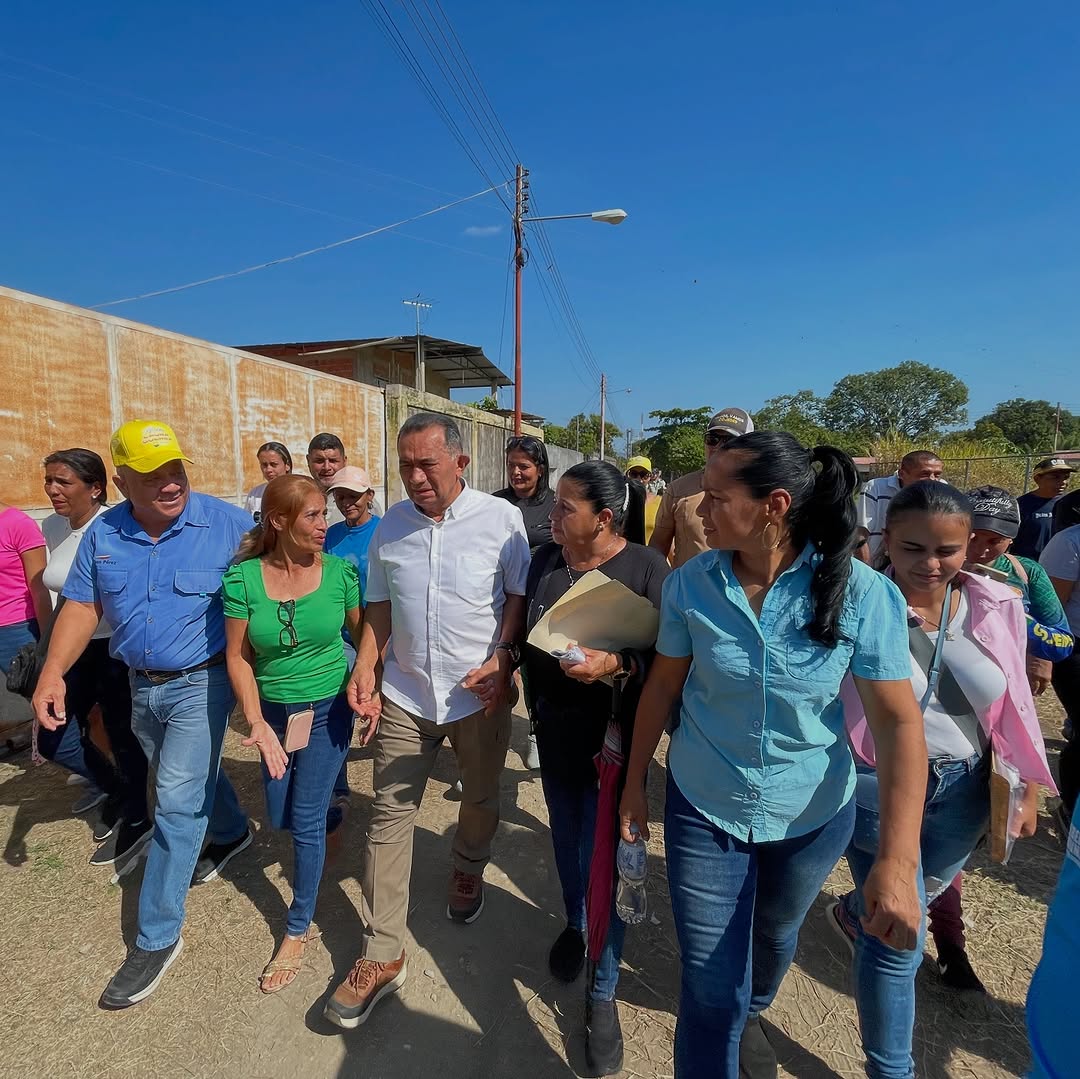 Gobercojedes's tweet photo. Este domingo 16 de febrero fue entregado y puesto en marcha un pozo de agua con 40 metros de profundidad y una producción de cinco litros por segundo, para favorecer a más de mil personas que habitan en la comunidad Las Granjitas - Pegones del municipio Tinaquillo. https://t.co/5t9u4VuEGM