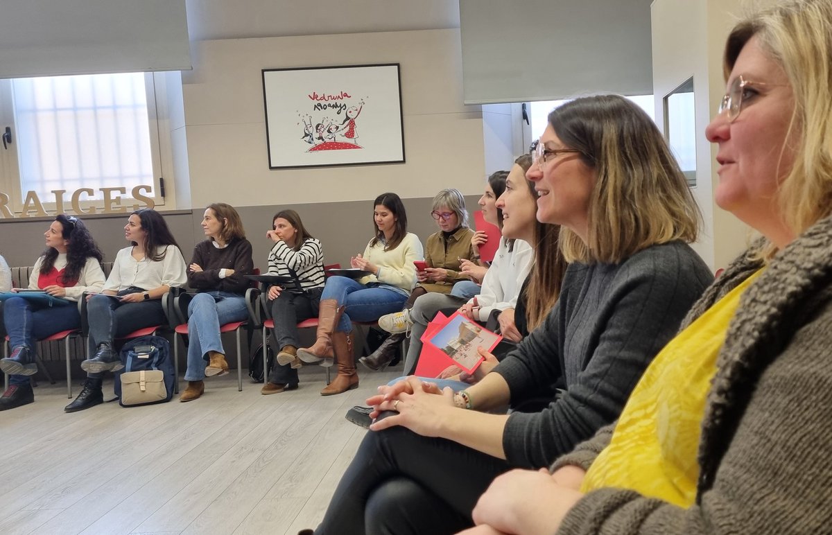 VedrunaCat's tweet photo. #Gràcies per dir que SÍ! 30 educadors comencen la trobada Arrels/Raíces de les fundacions educatives #Vedruna de Catalunya i Espanya. Som en terra sagrada Vedruna, a Vic, per enfortir el lideratge pedagògic a les nostres escoles. #escolacompromesa https://t.co/f3FDSZpnOP