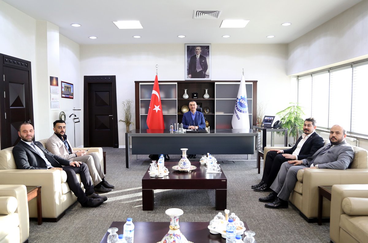 Kayseriso's tweet photo. Yönetim Kurulu Başkanımız @mbuyuksimitci, Uluslararası Nakliyeciler Derneği (UND) Kayseri Bölge Başkanı ve Yönetim Kurulu Üyesi Mehmet Cingi, Kayseri Bölge Temsilcisi Altuğ Bakır ve bölge nakliyecilerinden Mahmut Kınış ile Yasin Şimşek'i Odamızda misafir etti.

Nazik ziyaretlerinden dolayı misafirlerimize teşekkür eder, çalışmalarında kolaylıklar dileriz.

@UNDORGTR 
@cingi38