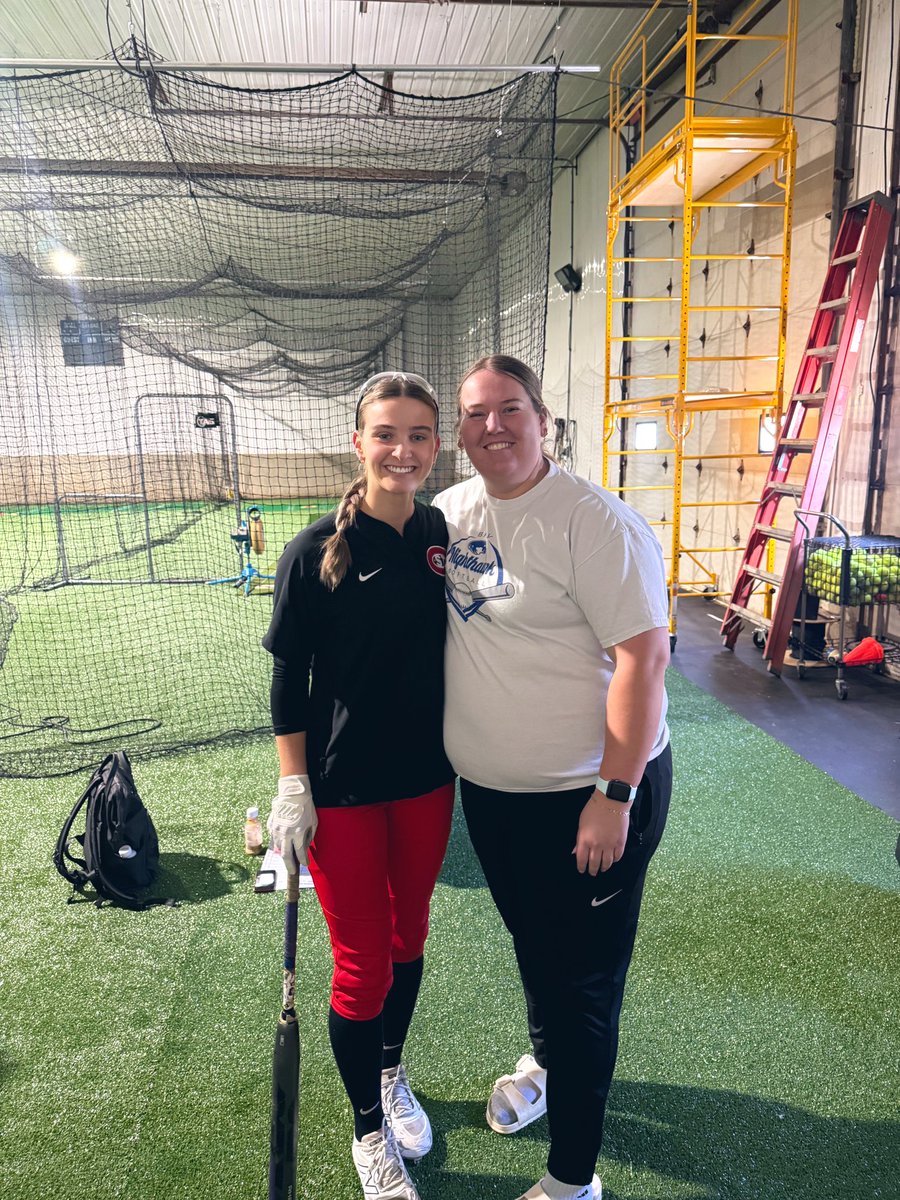 Huge thank you to <a href="/kaitvdz/">Kait🤍</a> for having Husky Softball at The Sports Shed this weekend!!❤️🖤