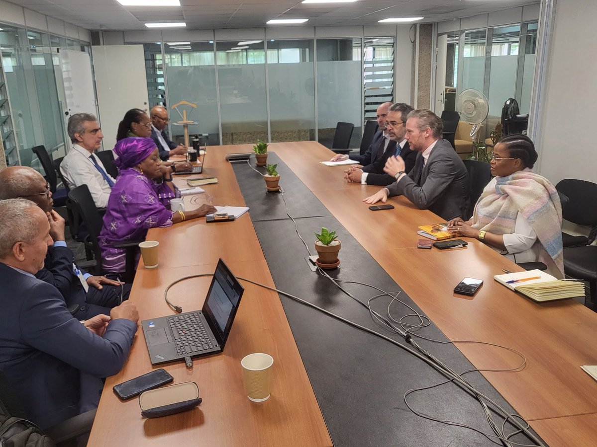 burundi embassy in kenya (@burundikenya) on Twitter photo Dans le cadre de la préparation de la Journée de la langue française à l'ONUN,édition 2025, S.E <a href="/EvelyneHabonim1/">Evelyne Habonimana</a>, l’Amb. du #Burundi au #Kenya, a participé ce 17/2/2025,au siége de l'ONUN, ds ue réunion entre certains Amb. Francophones et le DG de l'ONUN,S.E Zainab Hawa Bangura Dans le cadre de la préparation de la Journée de la langue française à l'ONUN,édition 2025, S.E <a href="/EvelyneHabonim1/">Evelyne Habonimana</a>, l’Amb. du #Burundi au #Kenya, a participé ce 17/2/2025,au siége de l'ONUN, ds ue réunion entre certains Amb. Francophones et le DG de l'ONUN,S.E Zainab Hawa Bangura
