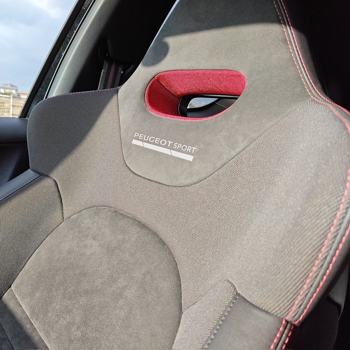 cs910's tweet image. シートがええんよな
#208GTi