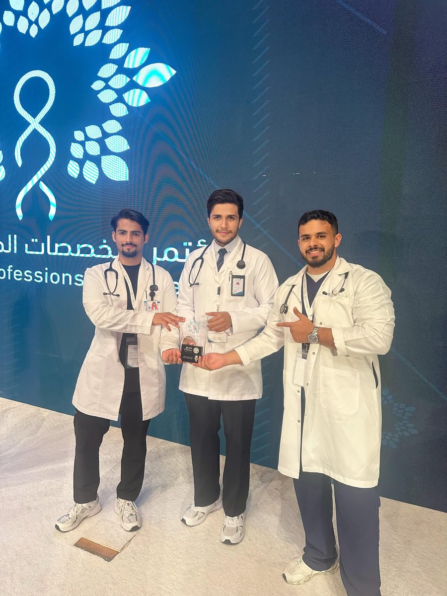 medicine_bu's tweet photo. تبارك #كلية_الطب تحقيق فريقها للمركز الثاني من أصل 49 فريق مشارك من مختلف الجامعات بمسابقة المهارات السريرية المصاحبة لمؤتمر التخصصات الصحية ٩ المقام في جامعة الملك سعود بن عبدالعزيز مثل الفريق كل من هاني بن علي هندي الغامدي، فيصل بن علي الزهراني، محمد بن سعيد الغامدي". https://t.co/BALZG3oFIe