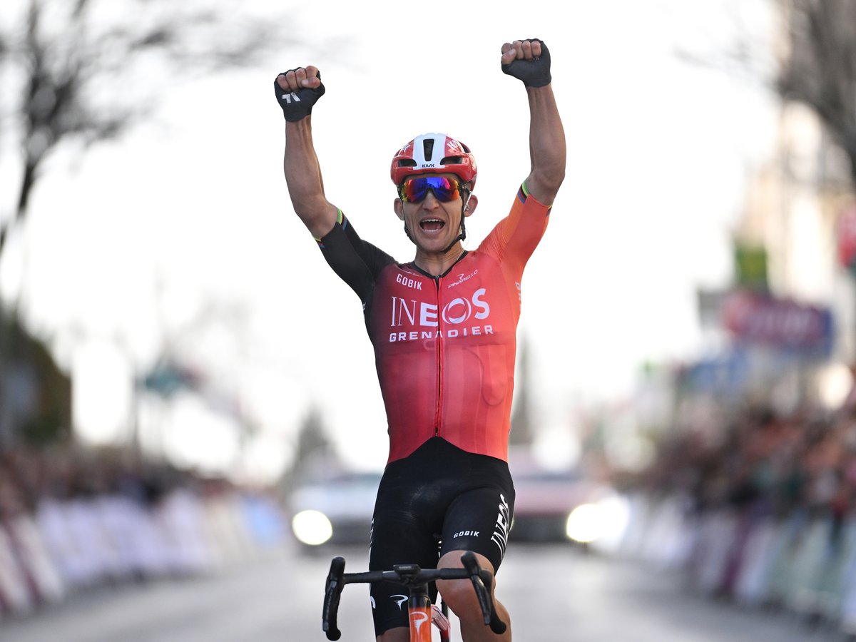 You love to see it! 😍

A sensational ride from <a href="/kwiato/">Michał Kwiatkowski</a> at #ClasicaJaen 🙌