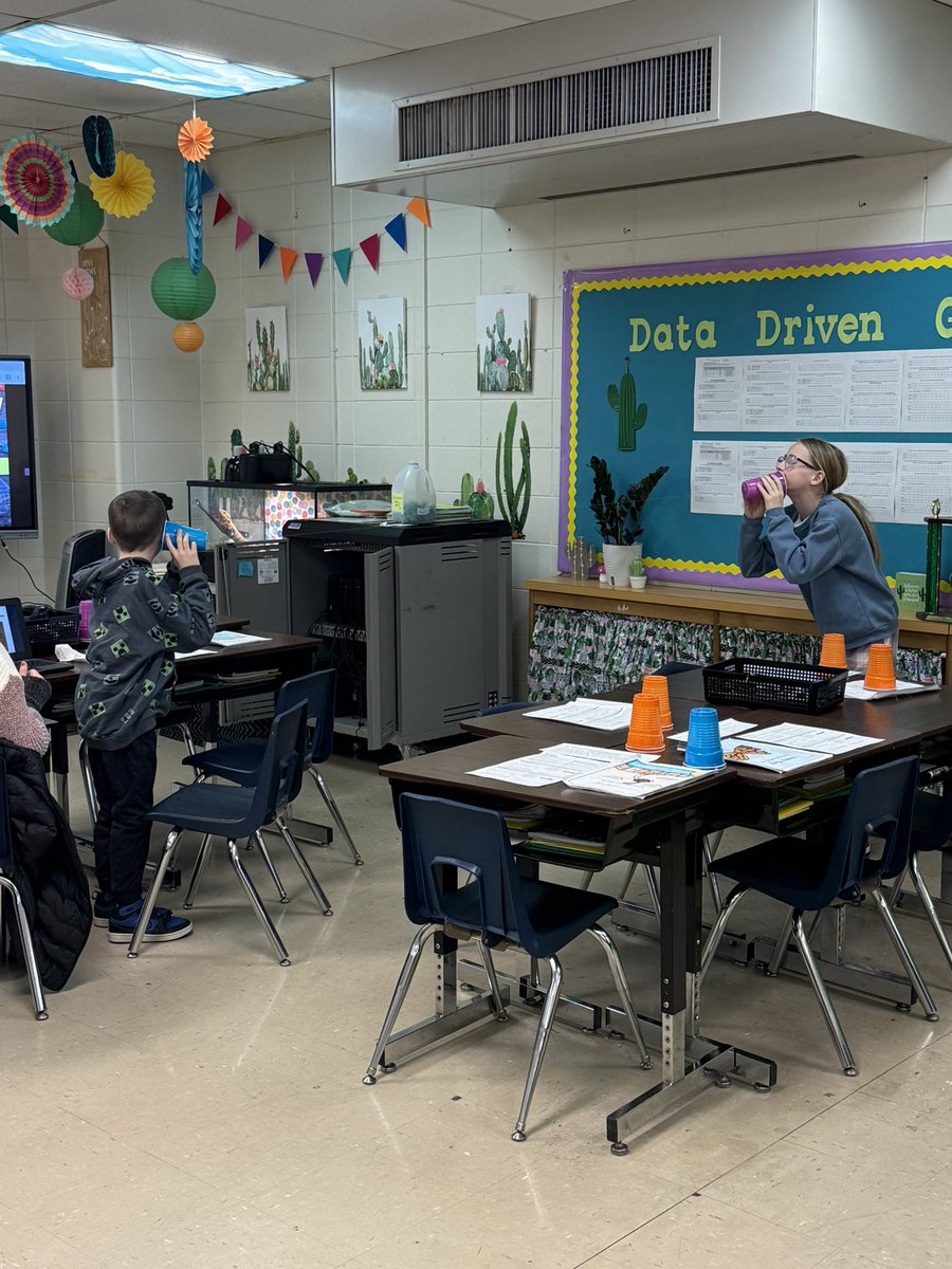 BarkerFinckCrew's tweet image. Student-led conferences are always a great way for kids to showcase their learning and reflect on their goals! We are so proud of their ownership! #BestFourthGradersInTheDistrict #JCPSJourneyToSuccess @JCPS_CAO #BigRoomBigGoals