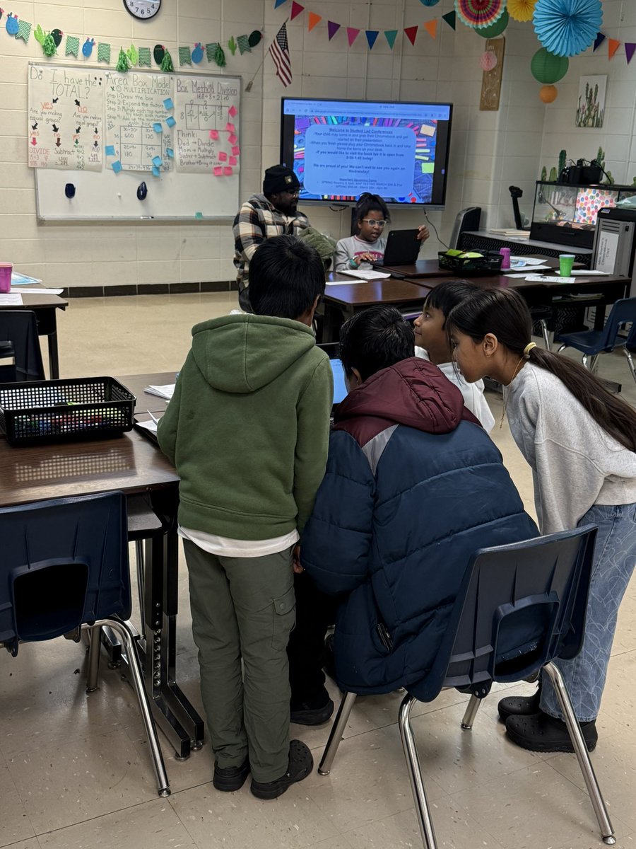 BarkerFinckCrew's tweet image. Student-led conferences are always a great way for kids to showcase their learning and reflect on their goals! We are so proud of their ownership! #BestFourthGradersInTheDistrict #JCPSJourneyToSuccess @JCPS_CAO #BigRoomBigGoals