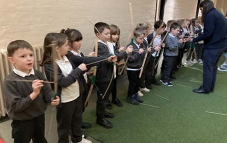 isaacnewtonsch's tweet photo. Year 2 enjoyed a fantastic #enrichment trip to @LincolnCastle recently. Linked with their #History topic, this helped to consolidate their learning on the features of castles and how effective they were at defending their occupants. #handsonlearning #primaryschool #schooltrip https://t.co/QQUWTKxRxH