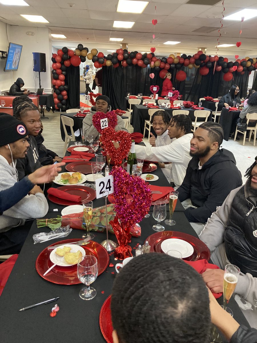 delstatedining tweet media