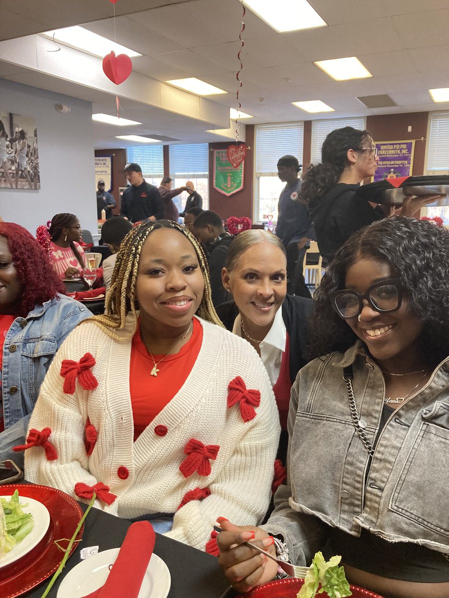 delstatedining tweet media