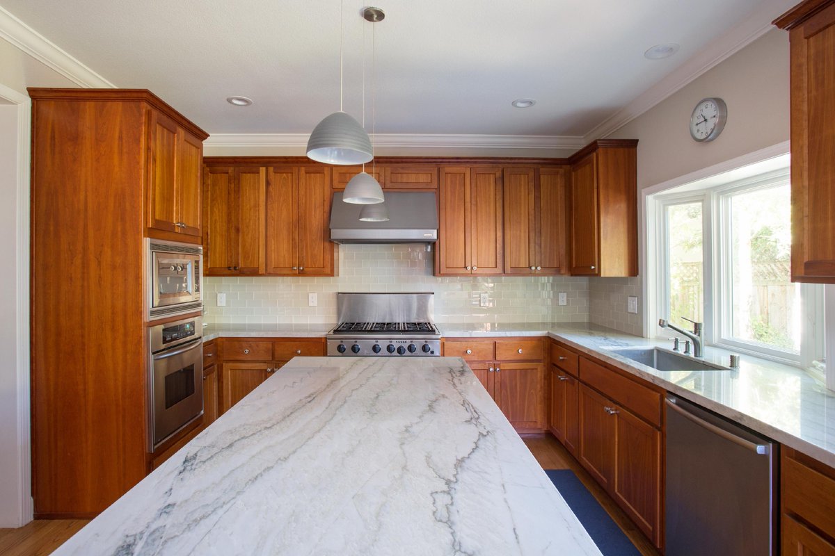 HinkleInc's tweet photo. We specialize in custom kitchens, custom bathrooms, and complete home remodels. If you're looking to have any of these done, Hinkle Construction, Inc. is the company to go with.  https://t.co/LzAkFT9y6M #SanJoseGeneralContractor #NewRoomAddition #FoundationRepair https://t.co/tUlFnajDhC