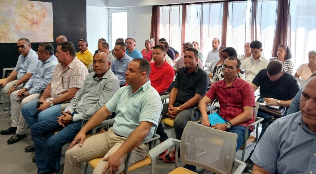 Mayda Campos (@maydacampos2) on Twitter photo En el día de hoy, participó el Ministro de la Industria Alimentaria, junto a viceministros, presidentes de OSDEs y corporaciones; en el inicio del Diplomado en Dirección de Gestión Empresarial donde serán capacitados 25 cuadros, por espacio de 8 meses.<a href="/AlbertoLopezcu/">Alberto López Díaz</a> <a href="/minalcuba/">Ministerio de la Industria Alimentaria de Cuba</a> En el día de hoy, participó el Ministro de la Industria Alimentaria, junto a viceministros, presidentes de OSDEs y corporaciones; en el inicio del Diplomado en Dirección de Gestión Empresarial donde serán capacitados 25 cuadros, por espacio de 8 meses.<a href="/AlbertoLopezcu/">Alberto López Díaz</a> <a href="/minalcuba/">Ministerio de la Industria Alimentaria de Cuba</a>