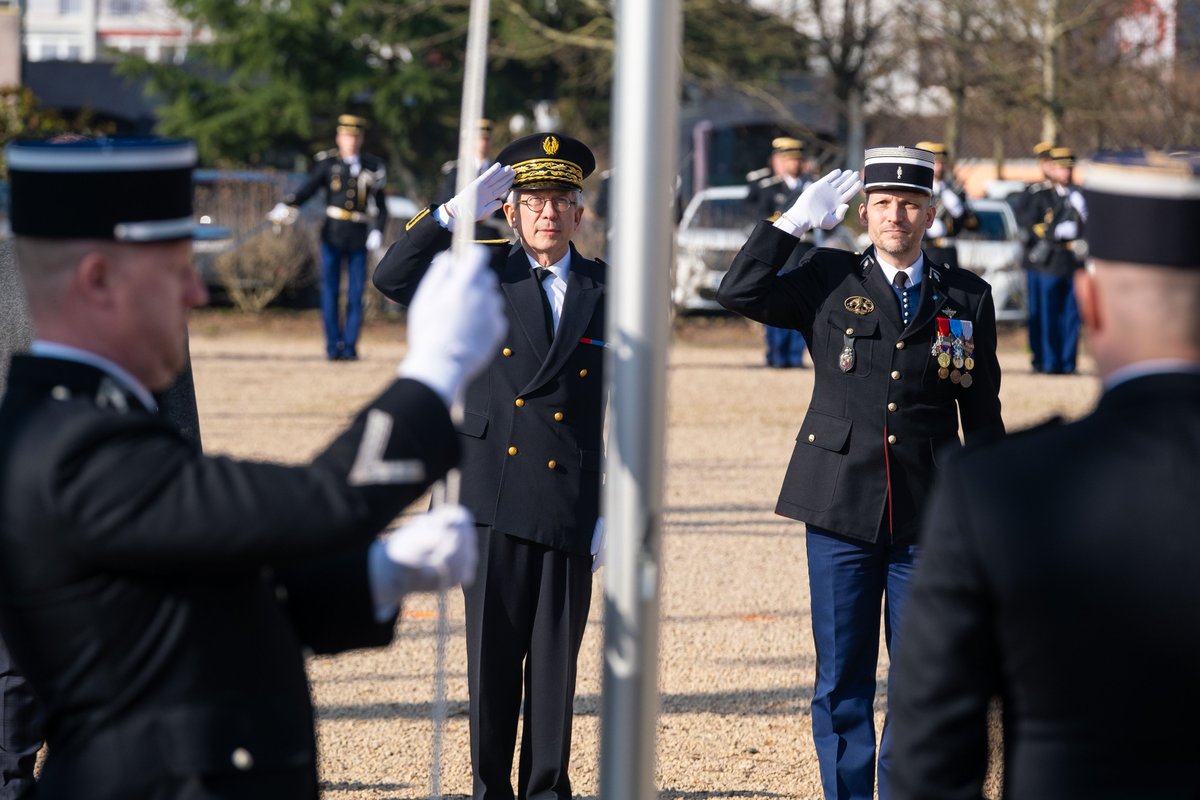 Yves SEGUY, préfet de Saône-et-Loire, a participé à la cérémonie d’hommage aux Héros de la Gendarmerie à Charnay-lès-Mâcon. Un moment de respect et de reconnaissance pour le courage et l'engagement de ces hommes et femmes qui assurent notre sécurité au quotidien. 🙏🇫🇷