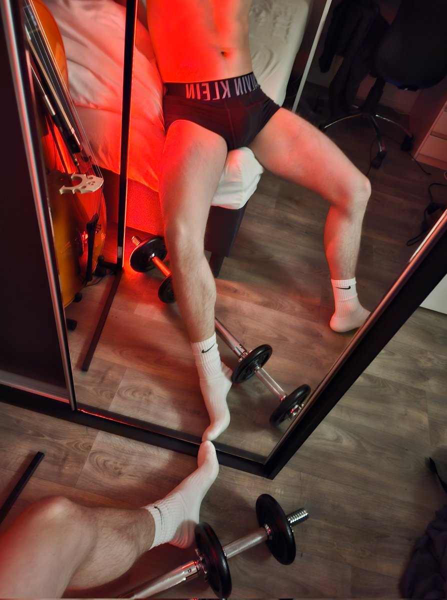 _max18_'s tweet image. massage needed 🥵
.
#guy
#massage