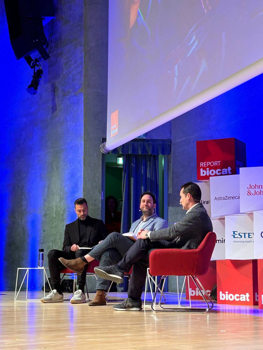 biocat_bioregio's tweet photo. 🎙 Per acabar la jornada, comptem amb @RosendoGarganta i Óscar Porcel de @BioEmprendedorx per parlar sobre el cas @ferrerforgood amb el CEO de la companyia farmacèutica, Mario Rovirosa. @Devicare #InformeBioRegio https://t.co/S37GpvuSyA