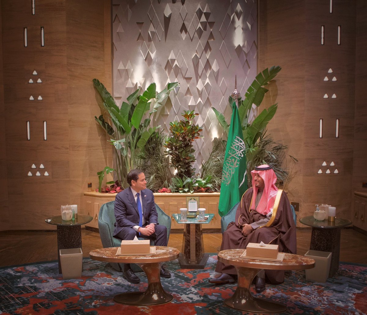 سمو سيدي #ولي_العهد الملهم الأمير #محمد_بن_سلمان يستقبل #وزير_الخارجية الأميركي ماركو روبيو في #الرياض 🇸🇦 ،،،..