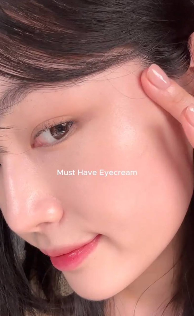 Tak sangka kedut bawah mata boleh hilang pakai eye cream. Eyebag dengan dark circle pun lesap sekali! 

Kalau macam ni hasilnya memang puas hati pakai 🥹🥹