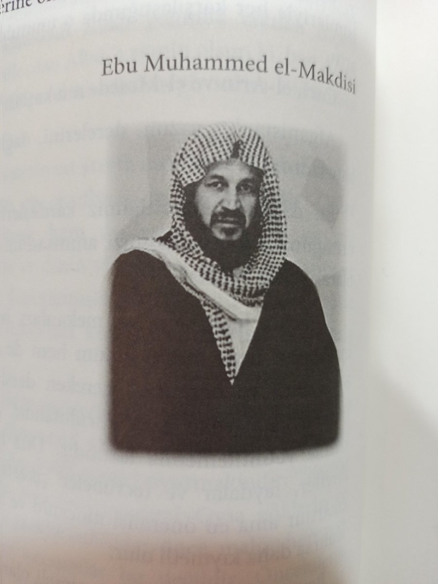 Onlar seni yok saydıkça, hakir gördükçe sen daha çok var olacaksın."

Bidat ve hurafe sahibi, düzenin çarkına diş olmuş seküler kimse ve yamuk zihniyetlinin gırtlağına saplanan diken:

Ebu Muhammed el-Makdisi ( Allah onu korusun ve sebat versin)