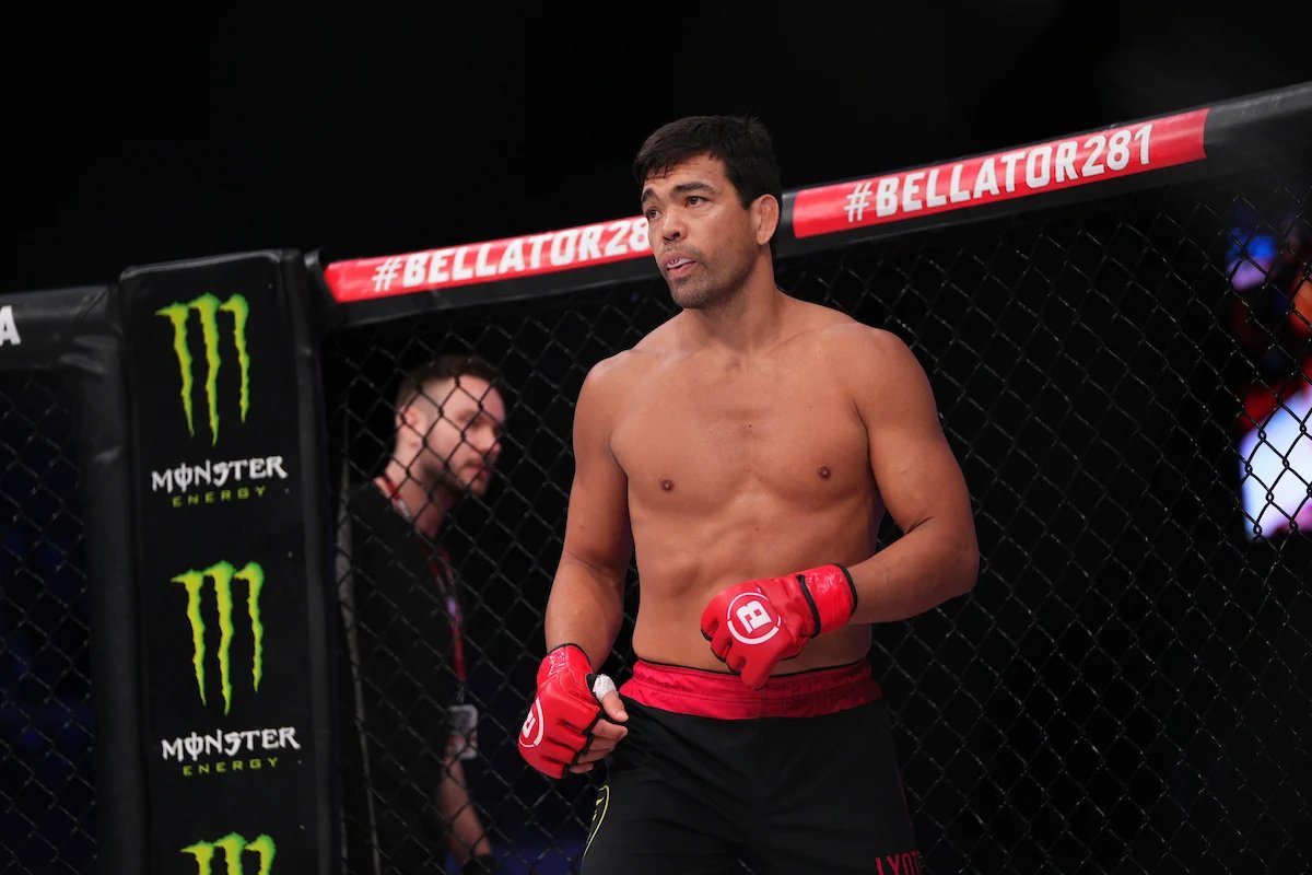 AgFight's tweet photo. Retorno à ativa? Escalado como gerente na GFL, @lyotomachidafw deixou as portas abertas para uma possível volta ao MMA. Alegando treinar todos os dias, o ex-campeão do UFC destacou que pode voltar a lutar mesmo aos 46 anos, dependendo das circunstâncias.
#Lyoto #MMA #Volta #Lenda https://t.co/leGow5NvwK