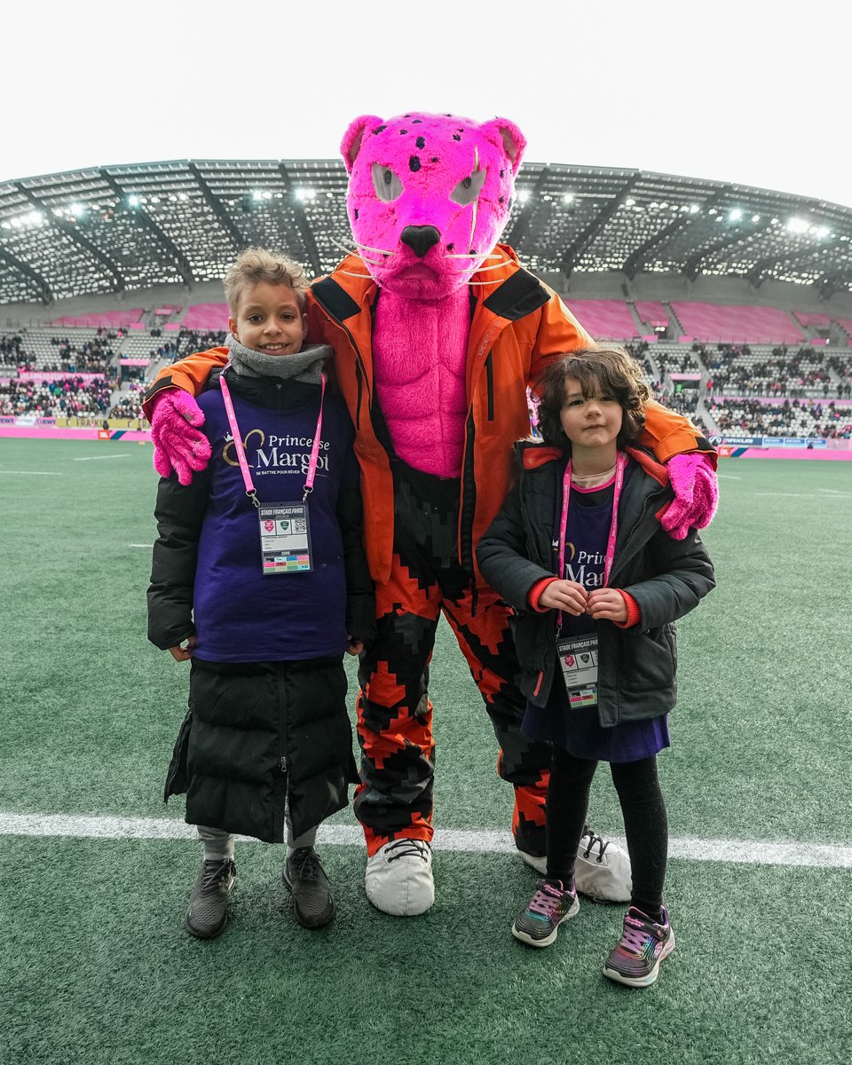 𝗖𝗢𝗨𝗣 𝗗'𝗘𝗡𝗩𝗢𝗜 𝗙𝗜𝗖𝗧𝗜𝗙 ✨

Le coup d’envoi fictif de la rencontre face à Pau a été donné par Charlotte et Nohlan, deux enfants soutenus par l’association <a href="/MARGOTPRINCESSE/">Princesse Margot</a> 🏉

Un moment inoubliable pour ces deux enfants ❤️

À l’occasion de la journée internationale du