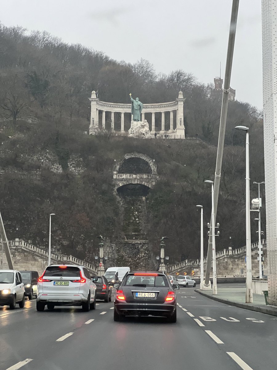 grimmsbruder's tweet photo. @Carmen62100722 Letzte Woche im Savoya- und im Pólus-Center in Budapest zu tun gehabt. Dort habe ich #Fressnapf auch entdeckt. Beim nächsten Mal … https://t.co/S3H70MSO6t
