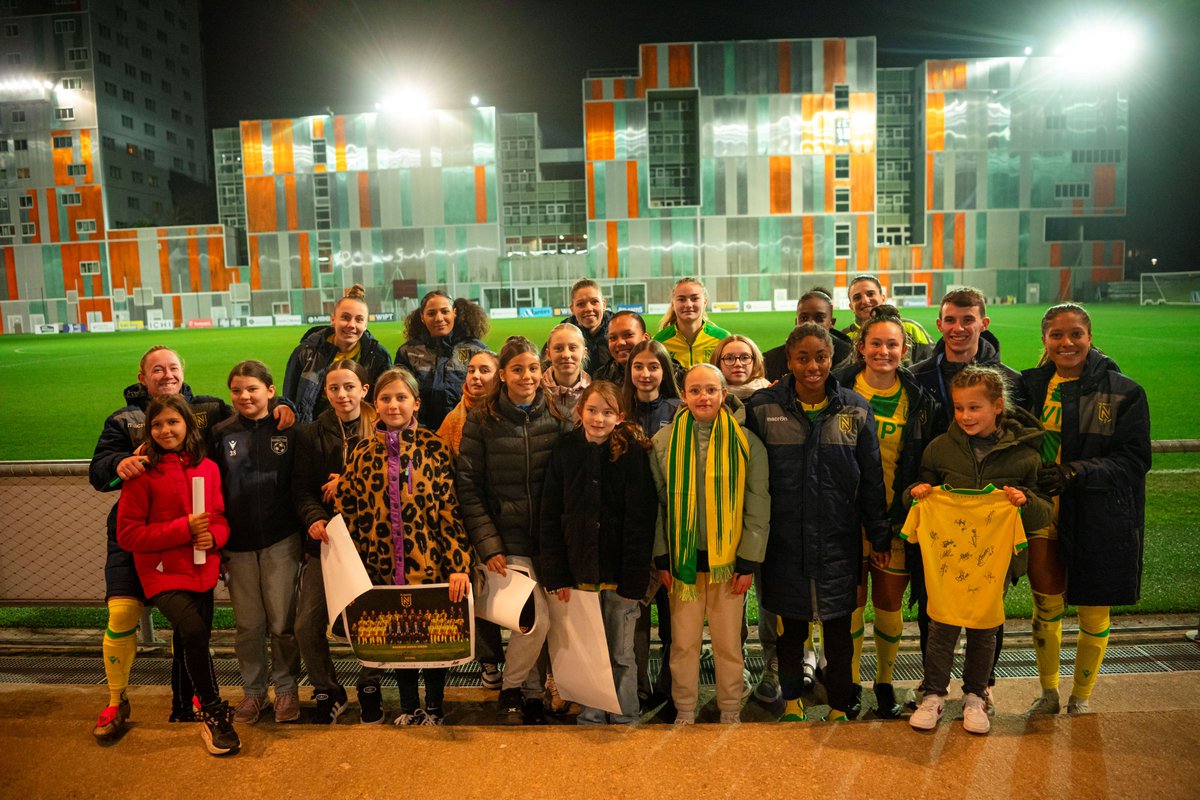 coach_este's tweet photo. ✨ Stage Fémi'Foot : 2 jours de passion, de partage et d'émotions ! ⚽💫

Les 14 et 15 février, nous avons vécu une incroyable aventure 100% féminine lors de notre stage Fémi'Foot ! Deux jours rythmés par du football, du fun et de la découverte, avec un seul objectif : repartir avec le sourire !

🔹 Vendredi , nos stagiaires ont relevé plusieurs défis :
⚽ Tournois 2v2 et 3v3 pour prendre du plaisir entre copines !
🧐 Découverte de l'arbitrage avec un quiz, un morpion revisité et un parcours technique
📚 Culture foot féminin à travers des questions ludiques

🔹 Samedi , une journée remplie d'émotions :
👨‍👩‍👧 Participation des parents dans une chasse au trésor pour découvrir le mot magique : PLAISIR
⚽ Tournoi 4v4 et jeux ludiques
🏟️ Match FC Nantes Féminines - Le Havre avec un moment unique de partage avec les joueuses !
💛 Voir nos stagiaires repartir avec des étoiles plein les yeux est la plus belle récompense. Ce stage a été une véritable réussite, alliant football, convivialité et transmission de valeurs !

Un immense merci à toutes les participantes, aux parents et au @FCN_Feminines  pour leur accueil et leur accessibilité qui ont contribué à faire de ces deux jours une expérience inoubliable. 🙌✨