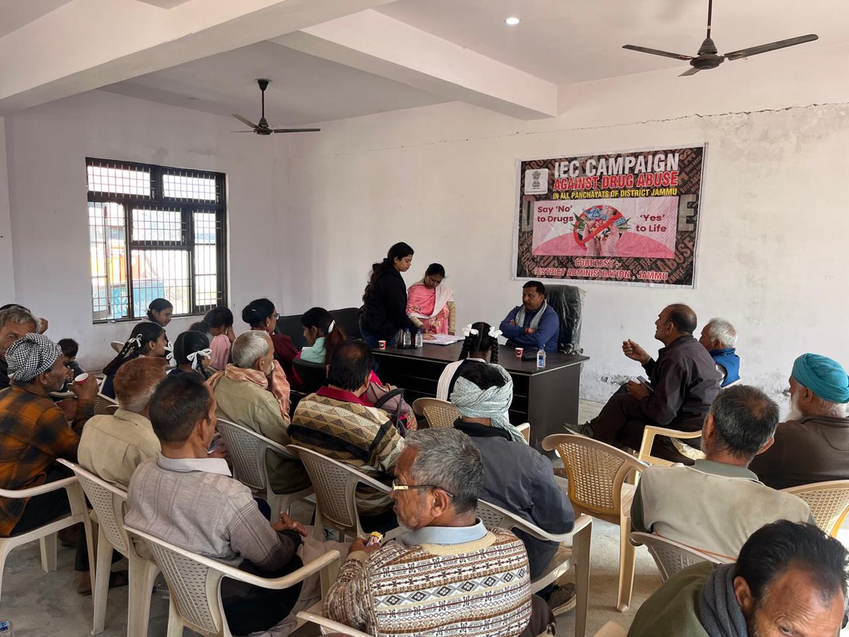 BdoMiransahib's tweet photo. Under Nasha Mukht Bharat Abhiyan, an awareness campaign was organized in Panchayats Malikpur and Kotli Mian Fateh of Block Miran Sahib
#Drugfreeindia 
#Nashamuktbharat https://t.co/DY3qoVX4rw