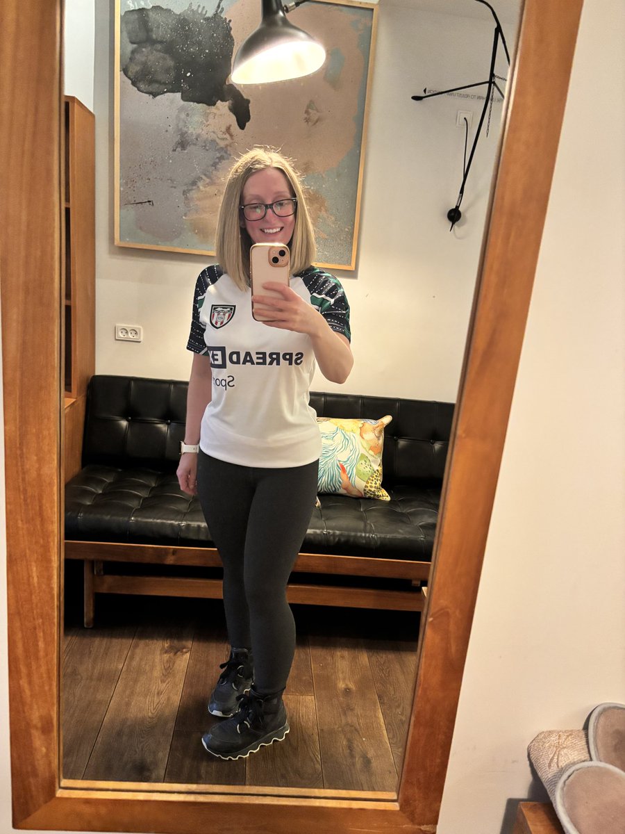 Louise Dowsett tweet media