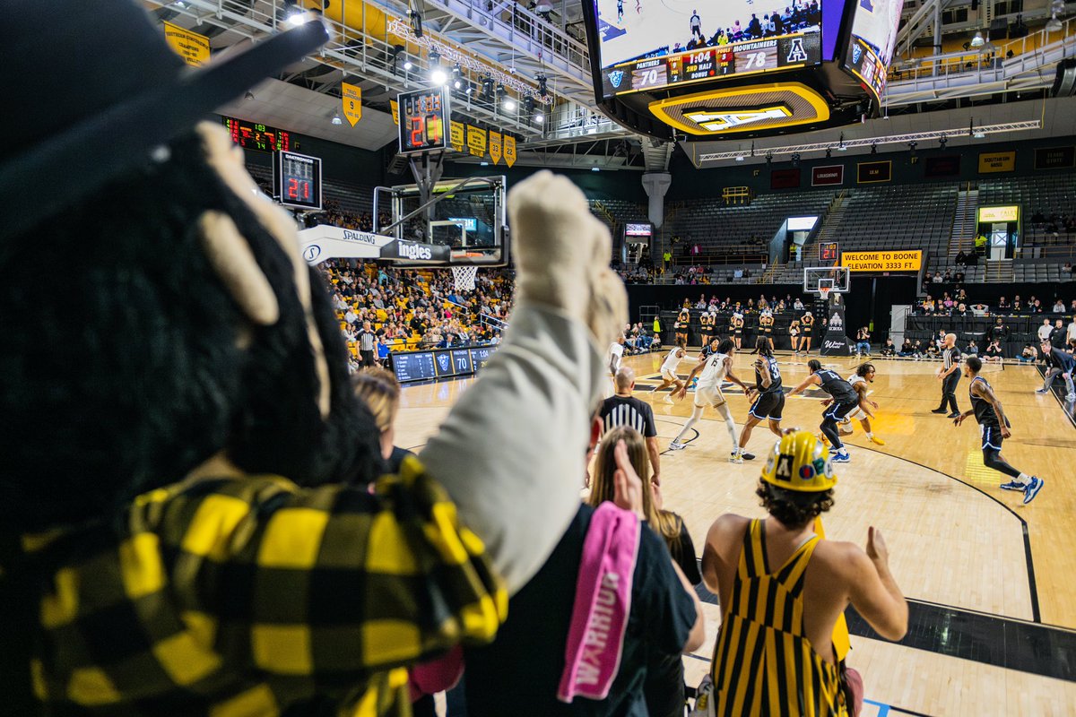AppStateMBB's tweet photo. ๐๐โ๐ซ๐ ๐๐จ๐ฆ๐ข๐ง๐ ๐ก๐จ๐ฆ๐.
Help us pack Holmes this week as we open our final homestand of the season on Thursday.
๐๏ธ: https://t.co/Y5bhjVAXSG
#TakeTheStairs https://t.co/6ratMQlX7v