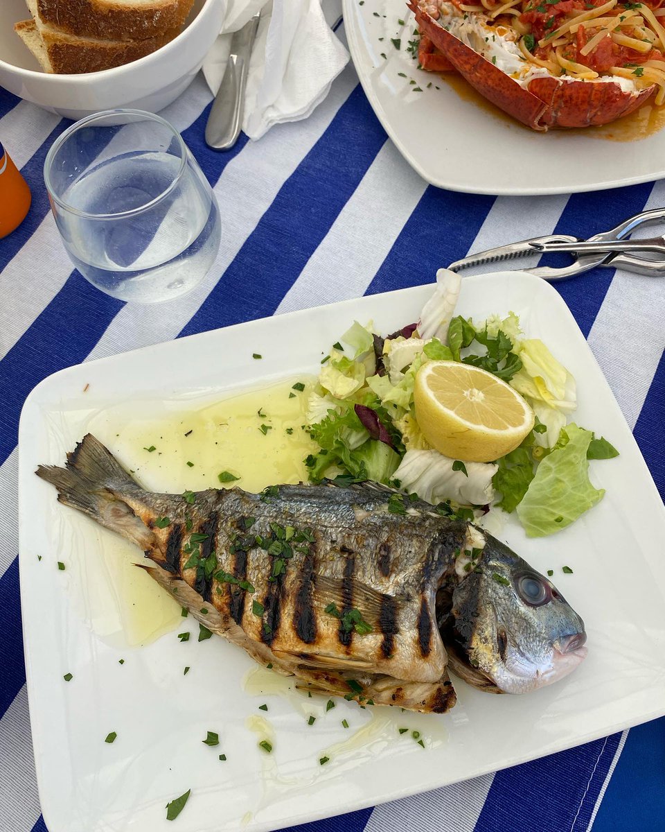 . Showing off delicious food is the love for ordinary life