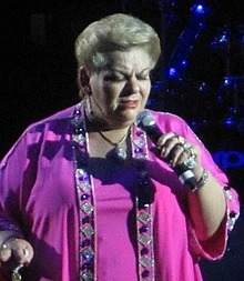 SoldeYucatan's tweet photo. #ÚLTIMOMOMENTO #Espectáculos | PAQUITA LA DEL BARRIO FALLECE A LOS 77 AÑOS
El mundo del espectáculo está de luto por el fallecimiento de la popular cantante Paquita la del Barrio

Leer más: https://t.co/5eEyheyyBP
#corporativogruposol #GrupoSol https://t.co/WOAf7YKpyn