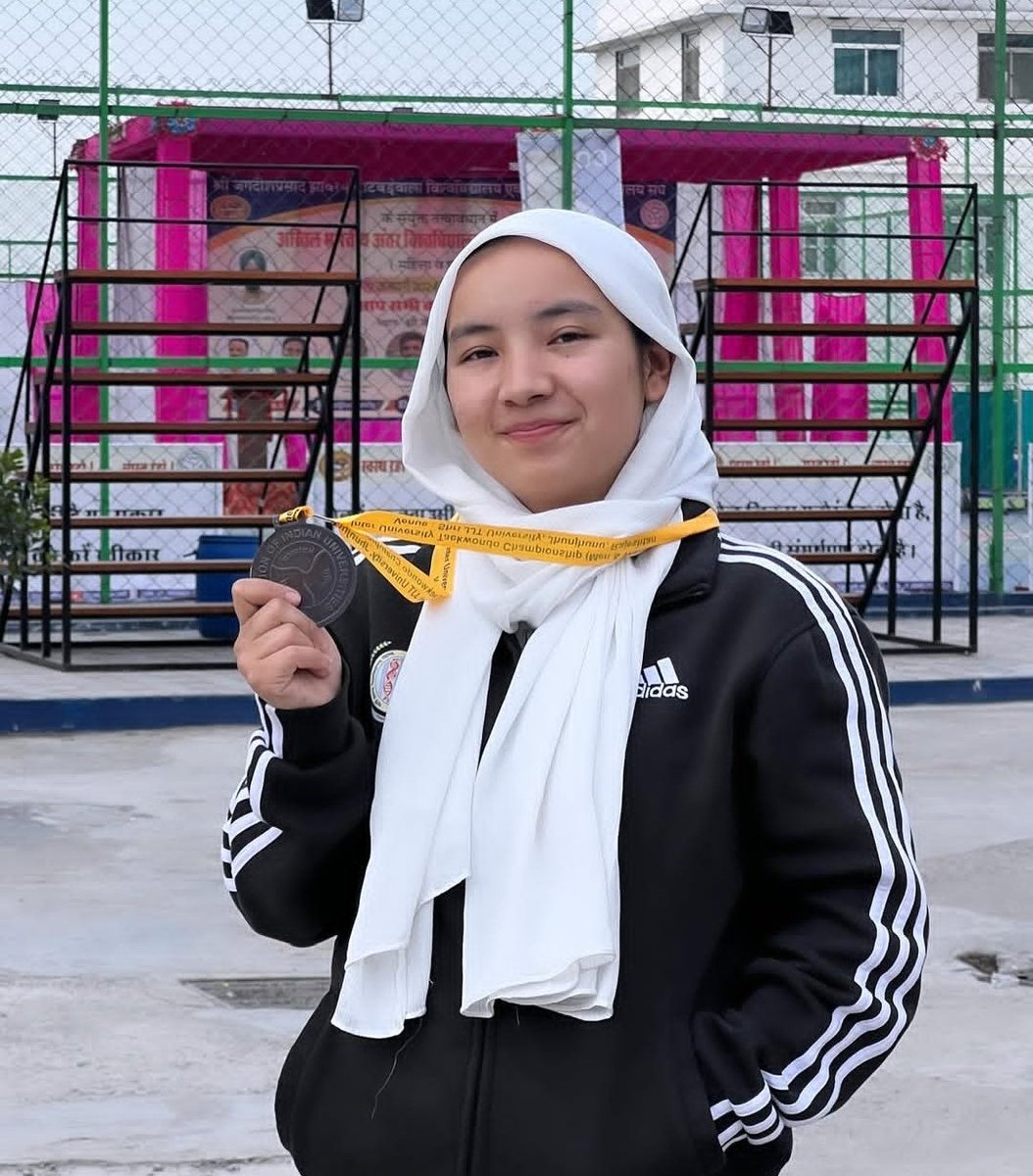 Ssadiqrazvi786's tweet photo. Congratulations to @shanazptkd19  for representing India at the World University Games in Germany! Your dedication and hard work are truly inspiring. As you shine on the global stage, may you continue to uphold Islamic values and proudly wear the hijab. Best of luck! 🇮🇳💪 https://t.co/fcbwKfg4ZX