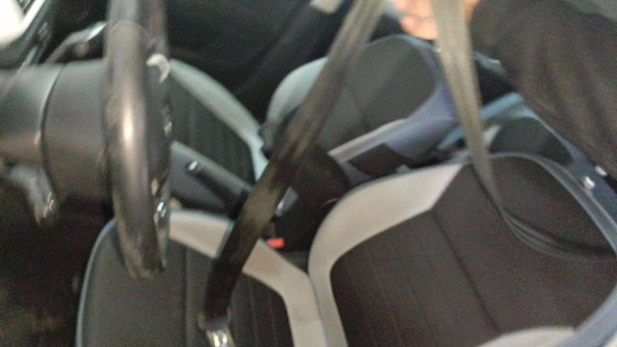 esenniloz's tweet photo. @SkodaTurkiye Emniyet kemerinin fişek attığı kazada, sattığı araç hava  yastığı çalışmıyor uyarısı vermesine rağmen arkasında durmayan sözde markadan uzak durun. #skoda #fabia https://t.co/srMLxYysDi