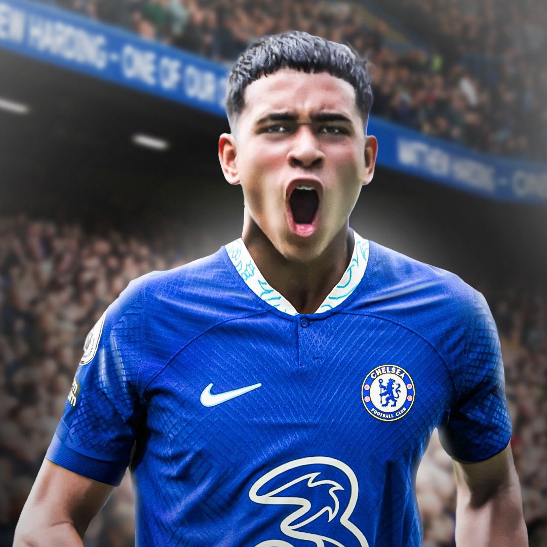 FabrizioRomano's tweet photo. 🚨🔵 Kendry Páez, at Cobham from now on to start adapting to European football ahead of Chelsea move in June.

Kendry (2007) signed for Chelsea in 2023 for €20m package, main part in add-ons.

He’s now gonna work under #CFC staff indications, preparing for next season. https://t.co/dzHRLrNzmz