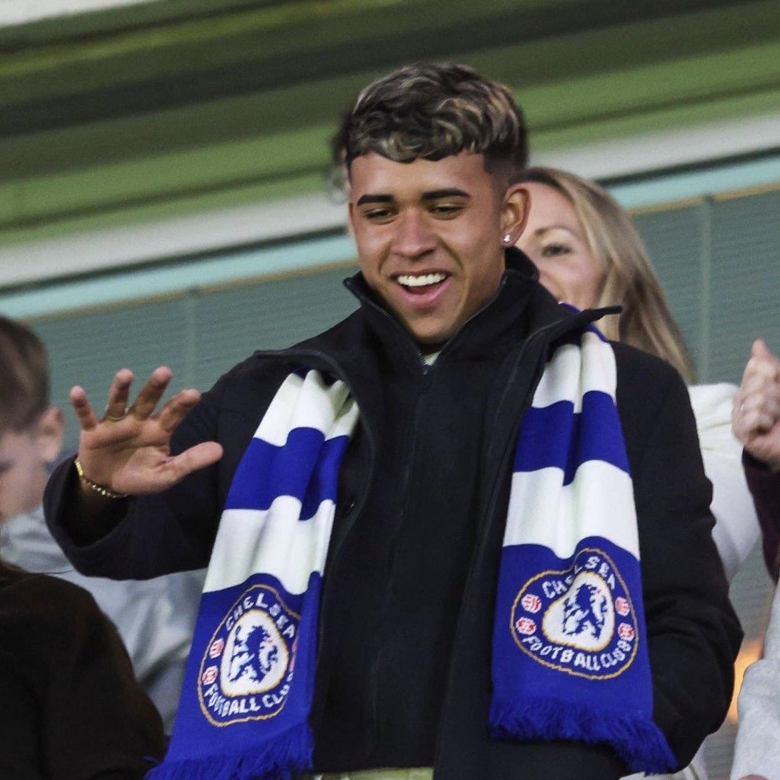 FabrizioRomano's tweet photo. 🚨🔵 Kendry Páez, at Cobham from now on to start adapting to European football ahead of Chelsea move in June.

Kendry (2007) signed for Chelsea in 2023 for €20m package, main part in add-ons.

He’s now gonna work under #CFC staff indications, preparing for next season. https://t.co/dzHRLrNzmz