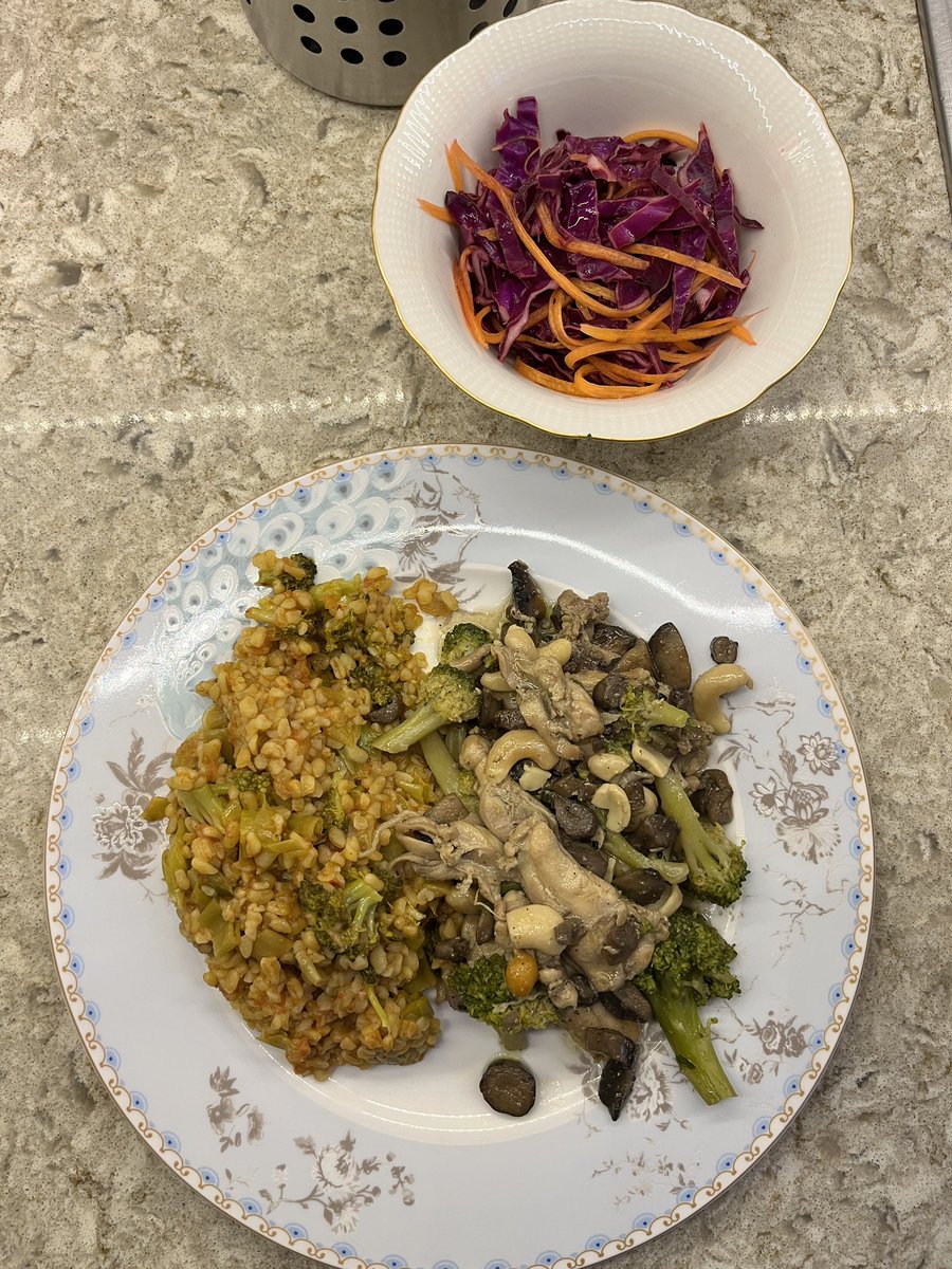 🔹bulgur with leek and broccoli
🔹chicken with broccoli mushroom and cashew